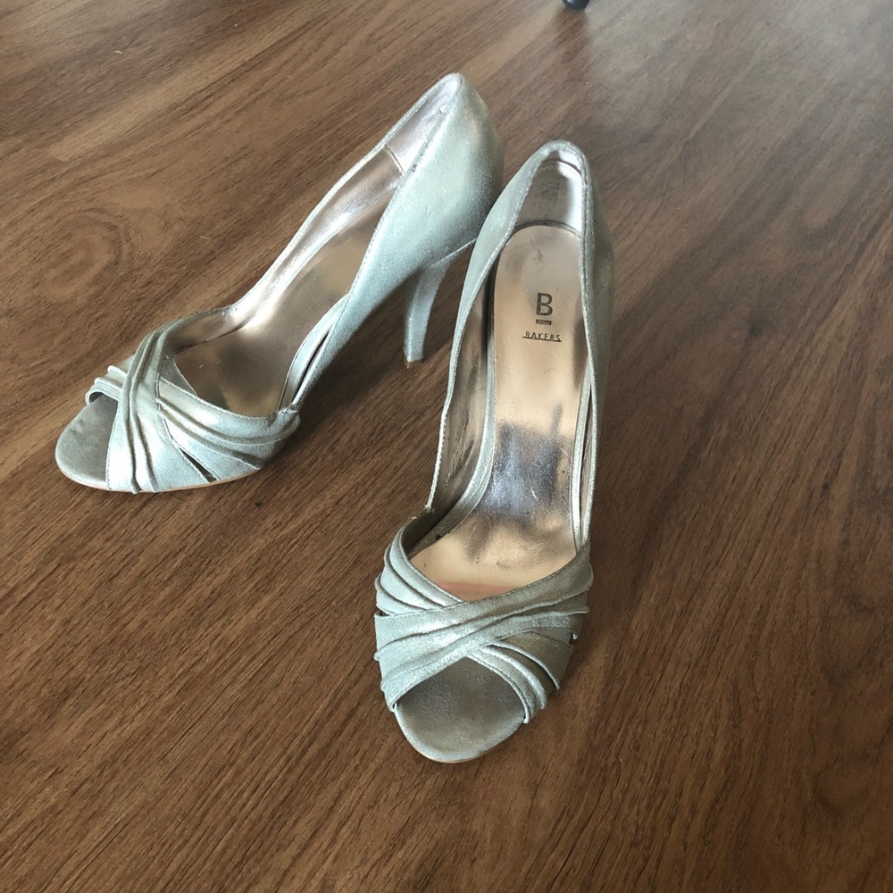 Silver peep toe pumps